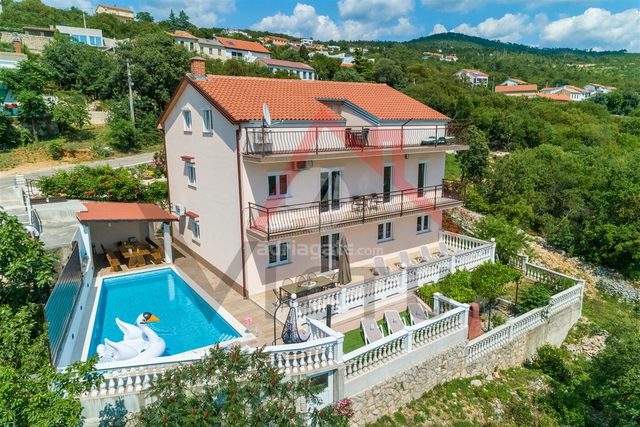 CRIKVENICA - Haus mit drei Wohnungen, Schwimmbad und Garage